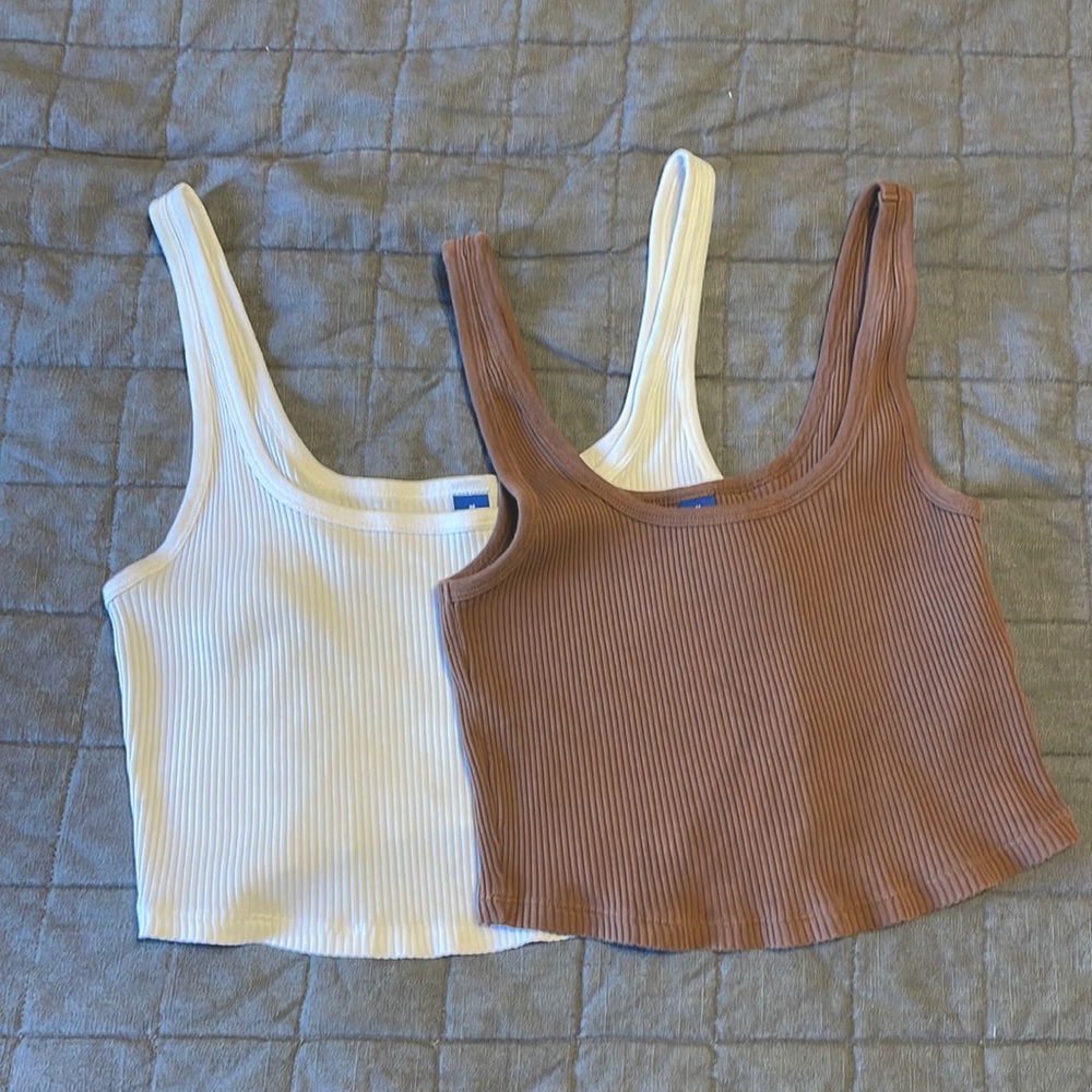 bundle of old navy tanks